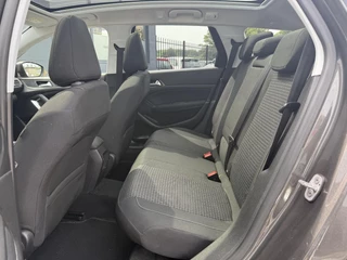 Peugeot 308 Peugeot 308 SW 1.2 PureTech Blue Lease Executive 2e Eigenaar,Pano,110pk,Navi,Dealer Onderhouden,Clima,Cruise,Pdc V+A,Lm velgen,Apk tot 12-2025 - afbeelding nr 8