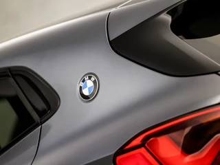 BMW X2 Automaat (NAVIGATIE, M PAKKET, CLIMATE, STOELVERWARMING, LEDEREN SPORTSTOELEN, CAMERA, GETINT GLAS, SFEERVERLICHTING, NIEUWSTAAT) - afbeelding nr 31