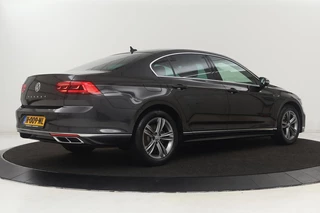 Volkswagen Passat Volkswagen Passat 1.5 TSI R Line | Stoelverwarming | Matrix LED |  Adaptive cruise | Carplay | Leder/Alcantara | Navigatie | Parkeerhulp - afbeelding nr 34