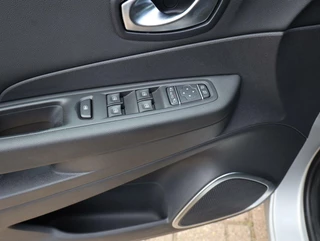 Renault Captur Renault Captur 1.2 TCe 120pk Intens Automaat (Vol-Opties!) - afbeelding nr 10