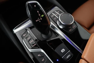 BMW 5 Serie BMW 5-serie 520i High Executive | Leder | 360 camera |  Stoelverwarming | DAB | Navigatie | Full LED | Sfeerverlichting | Parkeerhulp | Climate control | Cruise control - afbeelding nr 26