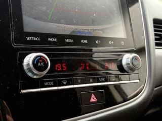 Mitsubishi Outlander Mitsubishi Outlander 2.4 PHEV - Apple CarPlay - Keyless - nap! - airco - trekhaak - - afbeelding nr 18