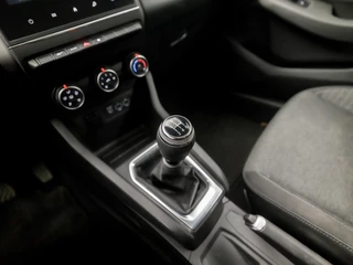 Renault Clio (NIEUW MODEL, APPLE CARPLAY, GROOT NAVI, PARKEERSENSOREN, GETINT GLAS, SPORTSTOELEN, CRUISE, LED KOPLAMPEN, NIEUWE APK, NIEUWSTAAT) - afbeelding nr 10