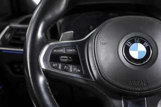 BMW 3 Serie BMW 3 Serie Touring 330e 292 PK xDrive High Executive M-Sport - Automaat | Dig. Cockpit | Cruise | Stoelverw. | PDC | 360 Camera | NAV + App. Connect | ECC | Elek. Klep | DAB | LM 18