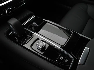 Volvo V60 Volvo V60 2.0 T6 Essential Edition | Driver Assist | Leder | Climate | 19