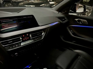 BMW 1 Serie BMW 1 Serie 118i M135 M-PERF. PANO|SCHAALSTOEL|HUD|H/K|CAMERA - afbeelding nr 30