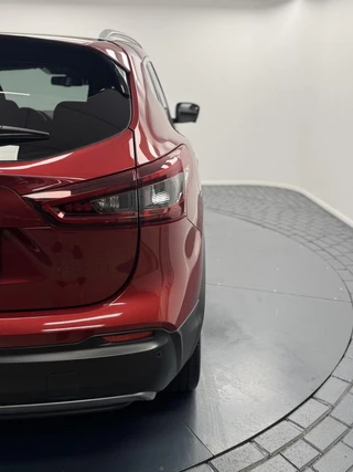 Nissan QASHQAI Nissan Qashqai 1.3 DIG-T Premium Edition Automaat-Trekhaak-Navigatie-Carplay-Cr.contr-Clima-360Camera-Lm.18