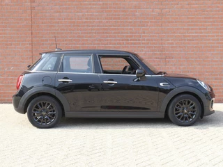 MINI One Mini Mini 1.5 One Automaat Business Edition | Navigatie | PDC | Cruise Control | Airco | 17
