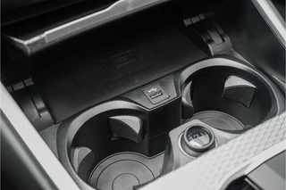 BMW 3 Serie BMW 3 Serie 318i M-Sport Shadow Individual Schuifdak HiFi 19