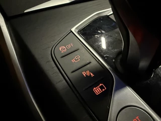 BMW 3 Serie BMW 3 Serie Touring 330e xDrive M-Sport PANO/LASER/360CAMERA/ADAPTIVE M-ONDERSTEL/ACC/LEER-ALCANTARA/19