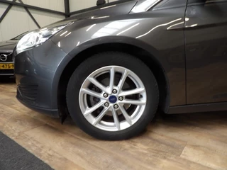 Ford Focus Ford Focus 1.0 5drs - airco - navigatie - zeer nette staat - afbeelding nr 8