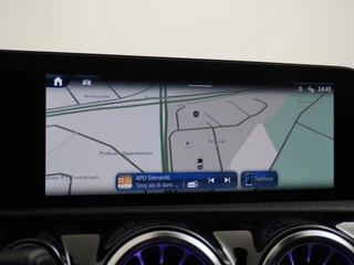 Mercedes-Benz A-Klasse Mercedes-Benz A-Klasse A180 AMG // Multibeam LED // Sfeerverlichting // Adaptief Onderstel // 19