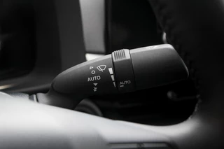Toyota C-HR Toyota C-HR 1.8 Hybrid 140 First Edition | Camera | Adaptive Cruise - afbeelding nr 24