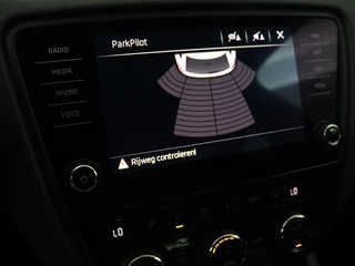 Škoda Octavia Skoda Octavia 1.5 TSI Business Edition | Stoelverwarming |  Trekhaak | Carplay | Half leder | Navigatie | Climate control | Parkeerhulp | Cruise control - afbeelding nr 19