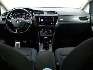 Volkswagen Touran Volkswagen Touran 1.0 TSI Comfortline | 7-persoons | Navigatie | Afn. Trekhaak | S - afbeelding nr 21