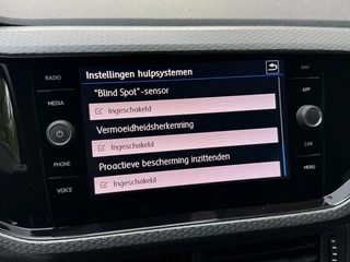 Volkswagen T-Cross Volkswagen T-Cross 1.0 TSI R-line Automaat | LED | Trekhaak |  Getint glas | Climate control | Cruise control adaptief | Lane assist | Dode hoek detectie | DAB | Navigatiesysteem | Inklapbare spiegels | Parkeersensoren voor en achter - afbeelding nr 25