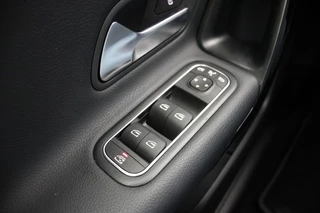 Mercedes-Benz A-Klasse Mercedes-Benz A-Klasse 180 Business Solution Automaat - Camera, Digital Cockpit, Leer - afbeelding nr 30