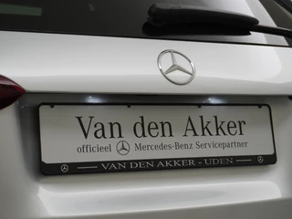 Mercedes-Benz A-Klasse Mercedes-Benz A-Klasse A180 AMG // Multibeam LED // Sfeerverlichting // Adaptief Onderstel // 19