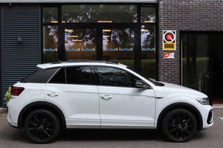 Volkswagen T-Roc Volkswagen T-Roc 1.5 TSI 110kW DSG-7 R-Line Black Style Panorama/IQ.Light/Virtual Cockpit Pro/App-Connect/18