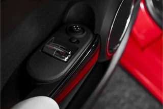 MINI Cooper MINI Cooper 1.5 135 PK Chili - JCW Trim | Cruise | Stoel-+Voorruitverw. | PDC | NAV | ECC | LM 17