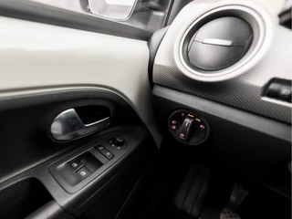 Volkswagen up! (SCHUIFDAK, LEDER, BLUETOOTH, STOELVERWARMING, GETINT GLAS, PARKEERSENSOREN, CRUISE, ZWART HEMEL, LM VELGEN, NIEUWSTAAT) - afbeelding nr 22