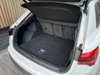 Audi Q3 Audi Q3 35 TFSI Pro Line Automaat 150pk | Climate control | Cruise control | Apple CarPlay | Trekhaak uitklapbaar | Sportstoelen | LED verlichting | Zwart optiek pakket | Parkeersensoren achter - afbeelding nr 40