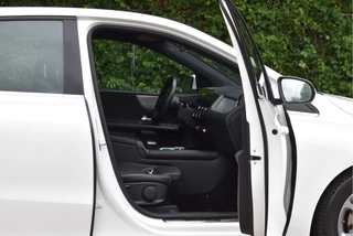 Mercedes-Benz B-Klasse Mercedes-Benz B-Klasse 180 Business Solution | NL-Auto | Afn.trekhaak | Carplay | Nav | Autom.airco | Cruise Contr | Digitale tellers | LED - afbeelding nr 36