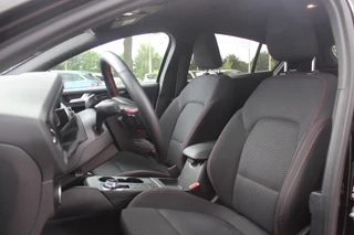 Ford Focus Ford Focus 1.0 EcoBoost Titanium Business ST-Line Camera / Navigatie / Keyless / B&O / 17'' / Stuurverwarming / DAB / Dodehoek / Cruise Control - afbeelding nr 4