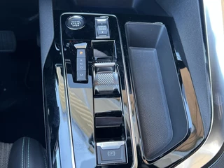 Peugeot 3008 Peugeot 3008 1.2 130 pk Automaat Allure Pack Navigatie Camera Carplay ACC DAB Stoelverwarming Keyless Led 18 Inch Velgen Zwart Dak Parkeersensoren Getint Glas - afbeelding nr 23