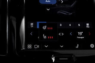Volvo XC60 Volvo XC60 2.0 T6 Plug-in hybrid AWD Plus Dark | S/K-Panodak | Dig. Cockpit | Adapt. Cruise | Memory Stoelen | Elek. Klep | Stoel-+stuurverw. | 360 Camera | Harman/Kardon | NAV+App. Connect | LM 19