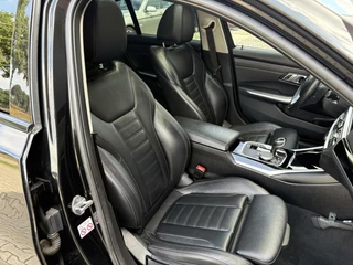 BMW 3 Serie BMW 3-serie 330i High Executive, M Pakket, Schuifdak, 19