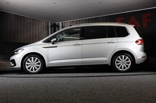 Volkswagen Touran Volkswagen TOURAN 1.5 TSI R Line 7 Persoons / AUT / ACC / Navi / Camera / Open Panoramadak / Led / Pdc / Trekhaak / 17 Inch - afbeelding nr 30