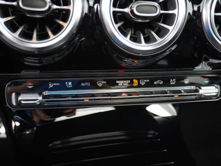 Mercedes-Benz A-Klasse Mercedes-Benz A-Klasse 250e AMG // Panoramadak // Memory // Trekhaak // Keyless // Carplay // Sfeerverlichting // MultiBeam LED // Night Pakket // Augmented Reality - afbeelding nr 45