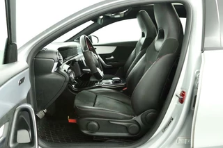 Mercedes-Benz A-Klasse Mercedes Aklasse 200 Widescreen AMG Leder Pano Velgen 163pk - afbeelding nr 13