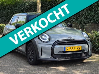 MINI Cooper Camden Edition CarPlay Black Panel Navi 2e Eig NAP NL Zwart DAK & Lm velgen
