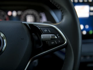 Škoda Octavia | Matrix LED | Lodge Interieur | Chrome pakket | Stoel-, Stuur- & voorruitverwarming | Navi 13inch | Wireless App-connect | El. achterklep m.sensor | ACC | Winterpakket - afbeelding nr 10