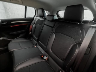 Renault Mégane Estate (APPLE CARPLAY, GROOT NAVI, CAMERA, BOSE AUDIO, LEDER, TREKHAAK, SPORTSTOELEN, KEYLESS, PARKEERSENSOREN, NIEUWE APK, NIEUWSTAAT) - afbeelding nr 14