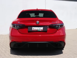 Alfa Romeo Giulia Alfa Romeo Giulia 2.0 Turbo 280 PK Competizione Q4 AWD | Harman | Veloce | 19