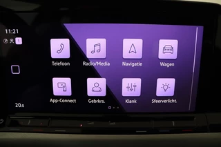 Volkswagen Golf Volkswagen Golf 1.0 TSI Life (PARKEERSENSOREN, CAMERA, SFEER, CRUISE CONTROL ADAPTIEF, PARKEERSENSOREN, NAVIGATIE, NL-AUTO) - afbeelding nr 21