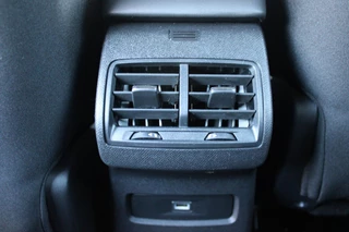 Citroën C4 Citroen C4 1.2 130PK FEEL PACK | NAVIGATIE | HEAD UP DISPLAY | ACHTERUITRIJ CAMERA | APPLE CARPLAY/ANDROID AUTO | LICHTMETALEN VELGEN | PARKEER SENSOREN | CLIMATE CONTROL | AFNEEMBARE TREKHAAK | EXTRA GETINTE ACHTER RUITEN | - afbeelding nr 28