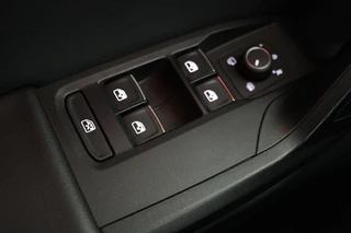 SEAT Leon SEAT Leon 1.5 eTSI FR Intens | Stoel & stuurverwarming |  Adaptive cruise | Trekhaak | Carplay | Sfeerverlichting | Camera | Navigatie - afbeelding nr 28