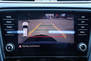 Škoda Octavia Skoda Octavia Combi 2.0 TSI RS / 230PK! / DSG / Pano / Canton / Camera / Trekhaak / 18