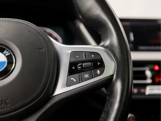 BMW 1 Serie Automaat (PANORAMADAK, M PAKKET, APPLE CARPLAY, GROOT NAVI, STOELVERWARMING, LEDEREN SPORTSTOELEN, CAMERA, GETINT GLAS, M SPORT BESTURING, SFEERVERLICHTING, NIEUWE APK, NIEUWSTAAT) - afbeelding nr 22