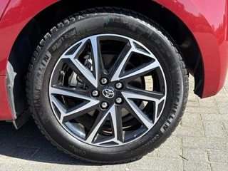 Toyota Yaris Toyota Yaris 1.5 Hyb. Dynamic ACHTER CAMERA-NAVI-BLUETOOTH - Allseason - afbeelding nr 6