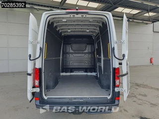 Volkswagen Crafter Volkswagen Crafter 140pk Automaat L3H3 Trekhaak Airco Camera Parkeersensoren Euro6 L2H2 12m3 Airco Trekhaak - afbeelding nr 3