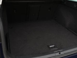 Volkswagen Golf Volkswagen Golf 1.0 TSI Highline | Stoelverwarming | Trekhaak |  Massage | Carplay | Adaptive cruise | Active Info Display | Navigatie | Parkeerhulp | Climate control - afbeelding nr 12