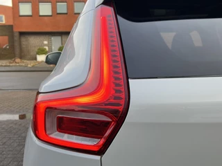 Volvo XC40 Trekhaak Panoramadak Vol Leder DAB Stoelverwarming Camera elek. Stoelen Led Koplampen Getint Glas NL Auto - afbeelding nr 41