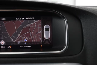 Volvo V40 Volvo V40 2.0 T4 Sport | Stoelverwarming | Full LED |  Navigatie | Leder/Alcantara | Climate control | Parkeerhulp | Cruise control | R Design - afbeelding nr 11
