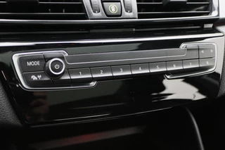 BMW 2 Serie BMW 2 Serie Active Tourer 218i Essential Climate, Panoramadak, Stoelverwarming, Bluetooth, Navigatie, Trekhaak, 16'' - afbeelding nr 45