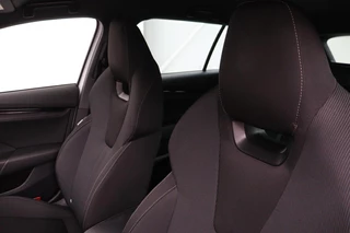 Škoda Octavia Skoda Octavia 1.0 e-TSI Sport | Carplay | Trekhaak |  Sportstoelen | Full LED | Sfeerverlichting | Navigatie | Climate control | Parkeerhulp - afbeelding nr 6